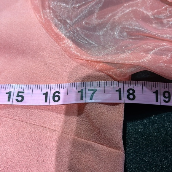 7th Ave. NY&Co. Puff/Sheer Short sleeve, mandarin collar V-neck,graduated front - Picture 7 of 10